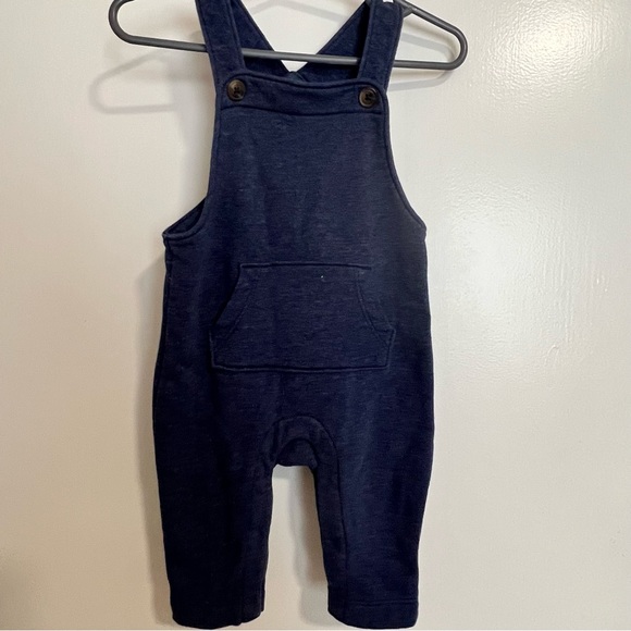 3-6 and one 6-9 month bundle. All EUC. Two old navy pieces and two cat and Jack. - Picture 10 of 11